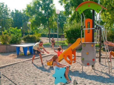 Anne Marie Vous Accueilles Dans Son Logement Familiale Pour 6 Personnes 3 Chambres Confortable Proche D Europa Park A Boofzheim Dans Camping 3 Etoiles Bagian luar foto