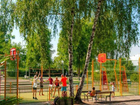 Anne Marie Vous Accueilles Dans Son Logement Familiale Pour 6 Personnes 3 Chambres Confortable Proche D Europa Park A Boofzheim Dans Camping 3 Etoiles Bagian luar foto